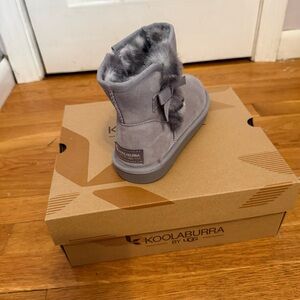 BRAND NEW IN BOX. Girls size 2. Koolaburra by UGG GRAY BOOTS with leopard fur